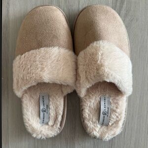 Chinese Laundry Beige Plush Slippers